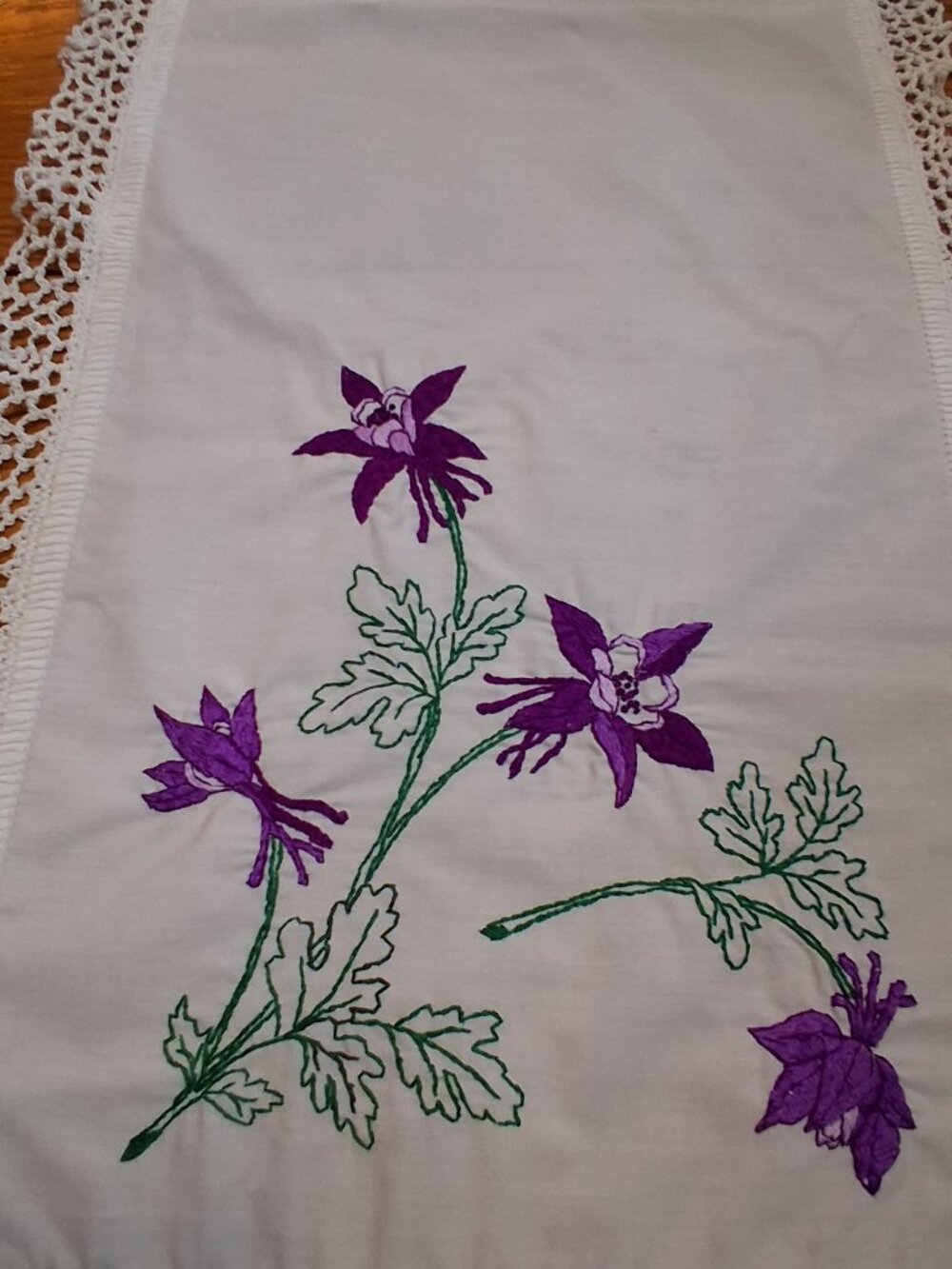 Embroidered Table Runner/Purple Flowers - Picture 4 of 6